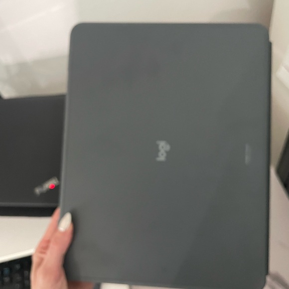 Logitech combo touch detattachable keyboard for iPad - Picture 4 of 4